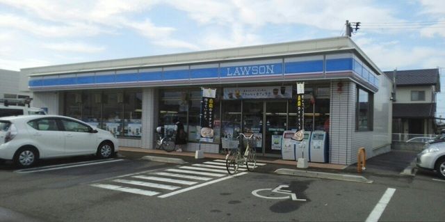近くのコンビニまで450m（徒歩6分）
