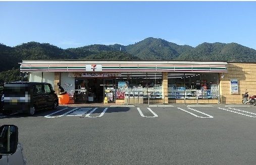 近くのセブンイレブン　上深川店まで400m（徒歩5分）