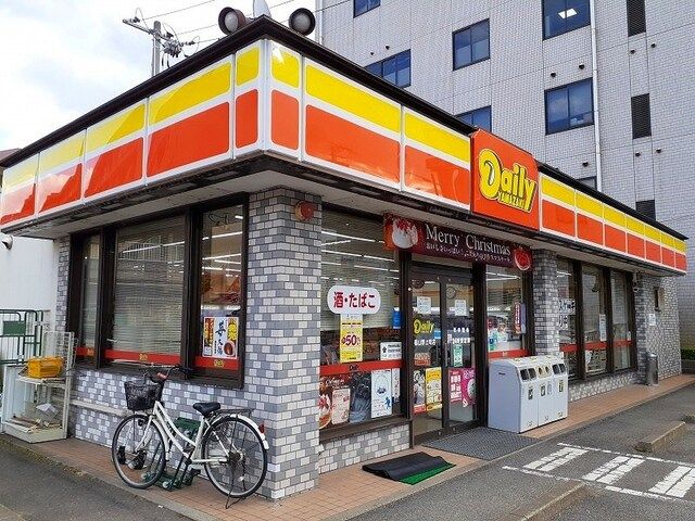 近くのデイリーヤマザキまで650m（徒歩9分）