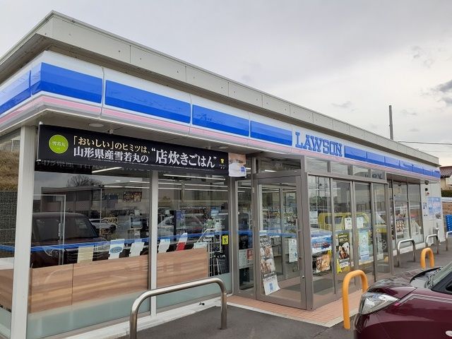 近くのローソンまで450m（徒歩6分）