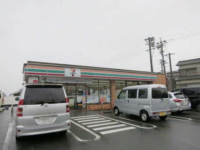近くのセブン-イレブン 岡崎井田町店まで800m（徒歩10分）