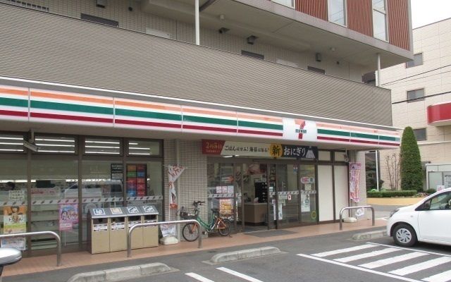 近くのコンビニまで500m（徒歩7分）