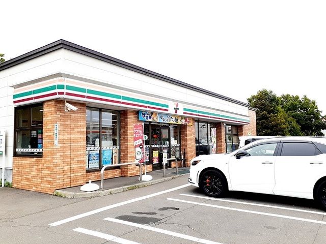 近くのセブンイレブンまで300m（徒歩4分）