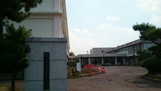 近くの曽野木小学校まで100m（徒歩2分）