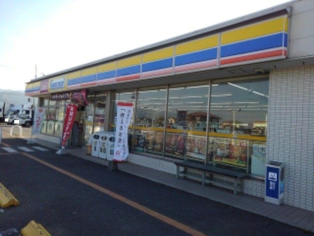 近くのコンビニまで550m（徒歩7分）