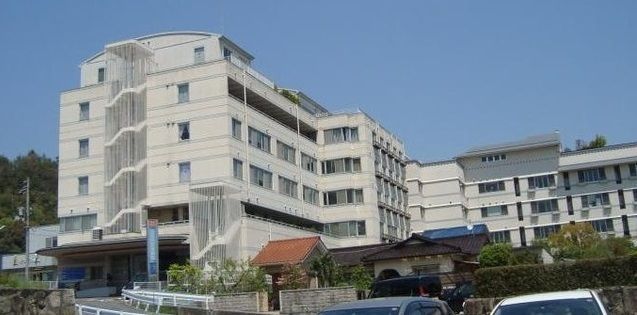 近くの五日市記念病院まで130m（徒歩2分）