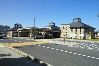 近くの道の駅源平の里むれさんまで150m(徒歩2分)