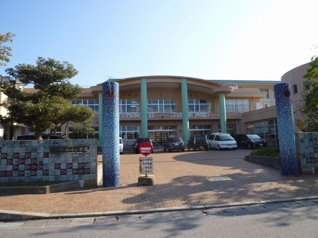 近くの小学校まで1,400m（徒歩18分）