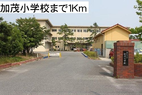 近くの小学校まで1,000m（徒歩13分）