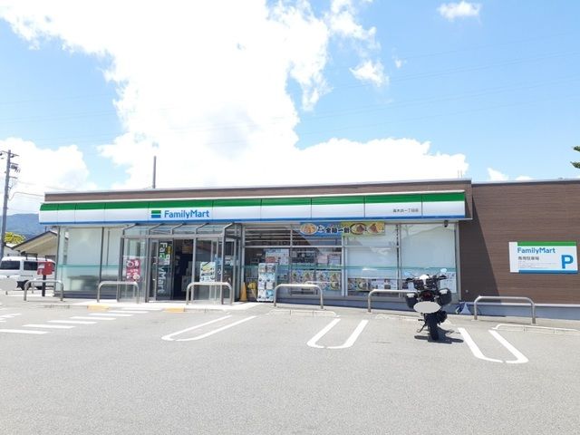 近くのファミリーマート高木浜１丁目店まで250m（徒歩4分）