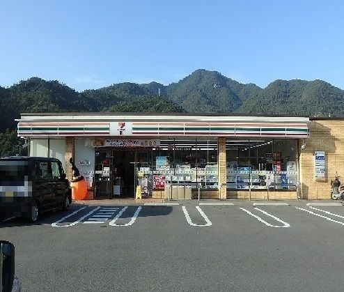 近くのセブンイレブン　上深川町店まで290m（徒歩4分）