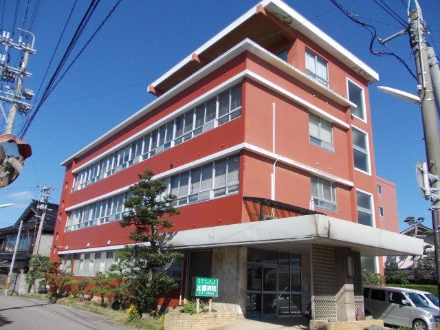 近くの加藤病院まで1,200m（徒歩15分）