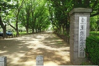 近くの公園まで1,100m（徒歩14分）