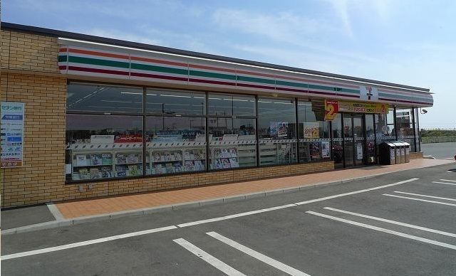 近くのセブン-イレブン 潮来洲崎店まで300m(徒歩4分)