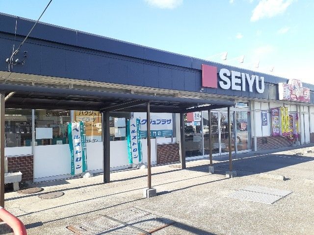 近くの西友足門店まで700m（徒歩9分）