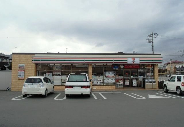 近くのセブンイレブン御殿場店まで700m（徒歩9分）