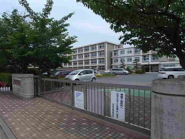 近くの浜松市立葵が丘小学校まで270m（徒歩4分）