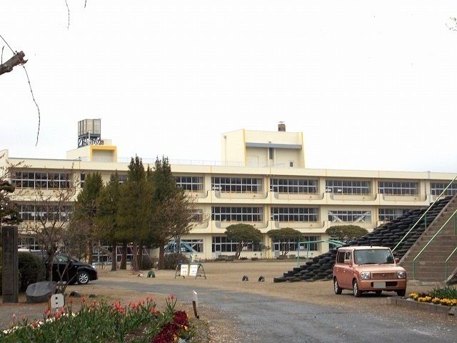 近くの小学校まで450m（徒歩6分）