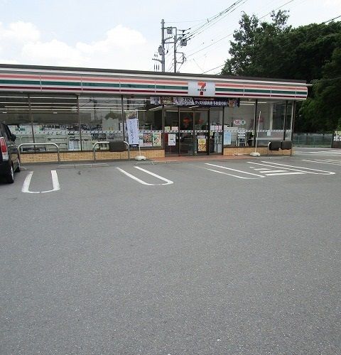 近くのセブンイレブンまで600m（徒歩8分）