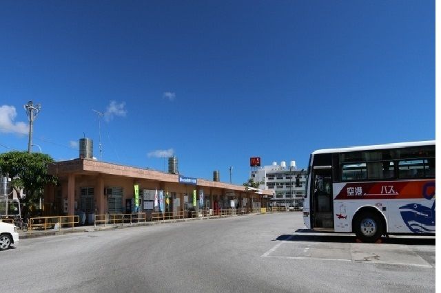 近くの名護バスターミナルまで650m（徒歩9分）