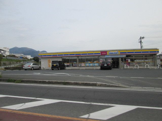 近くのミニストップまで210m（徒歩3分）