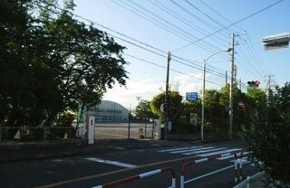 近くの大岡小学校まで130m(徒歩2分)
