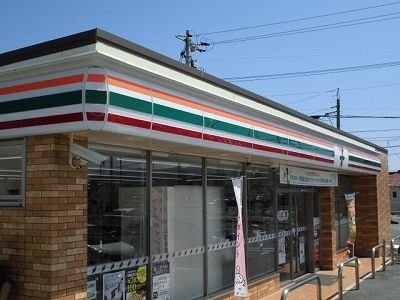 近くのセブンイレブン旭町店まで800m(徒歩10分)