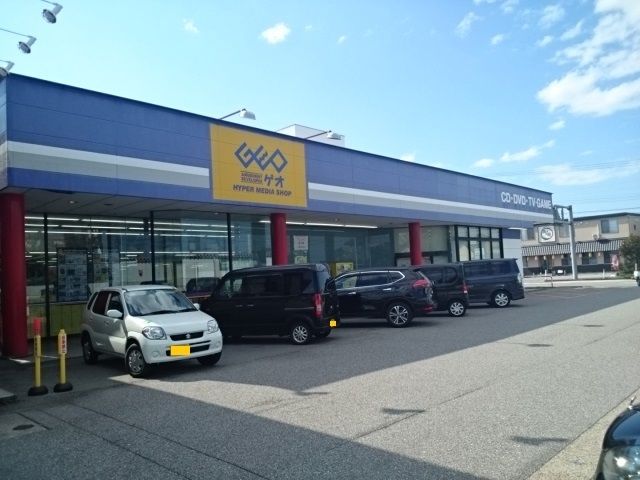 近くのゲオ婦中店まで500m（徒歩7分）