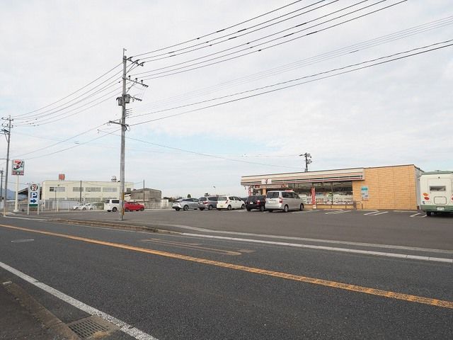 近くのコンビニまで80m（徒歩1分）