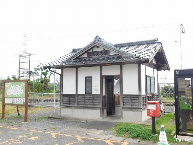 近くの筑豊本線筑前山家駅まで750m(徒歩10分)
