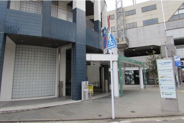 近くの地下鉄七隈線薬院駅まで430m（徒歩6分）