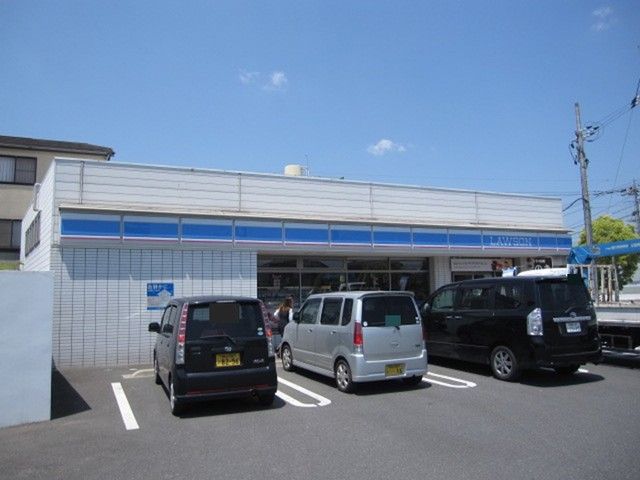 近くのコンビニまで450m（徒歩6分）