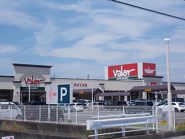 近くのバロー茜部南店まで400m（徒歩5分）