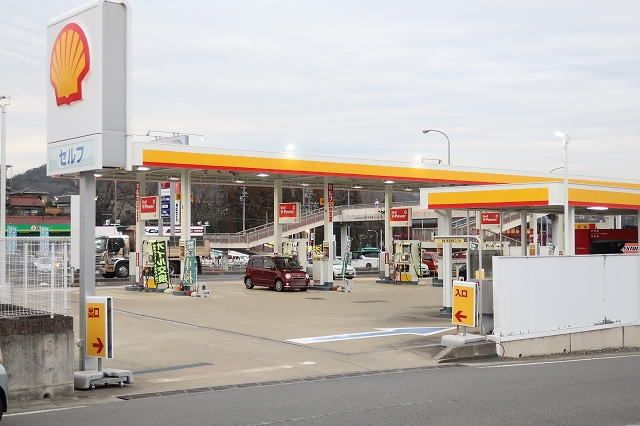 近くのガソリンスタンドまで650m(徒歩9分)