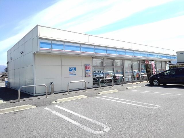 近くのローソン甲府上今井町南店まで400m（徒歩5分）