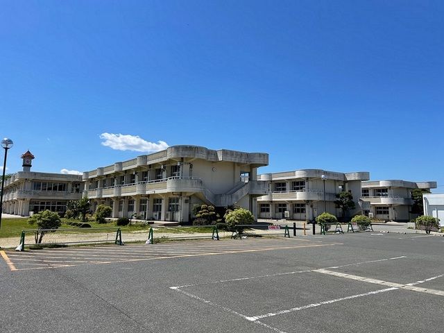 近くの小学校まで1,100m（徒歩14分）