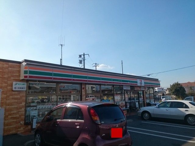 近くのセブンイレブン倉敷玉島1丁目店まで900m（徒歩12分）