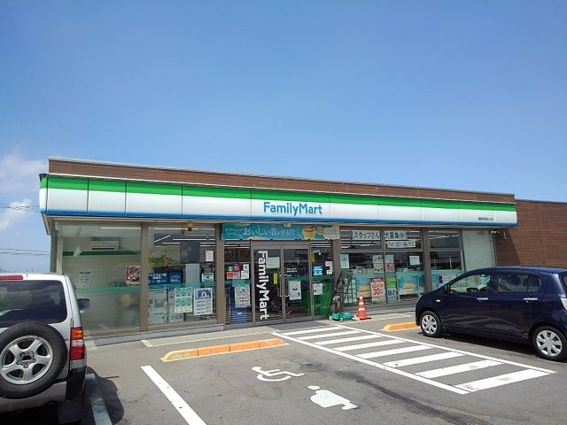 近くのファミリーマート綾歌町岡田上店まで650m(徒歩9分)