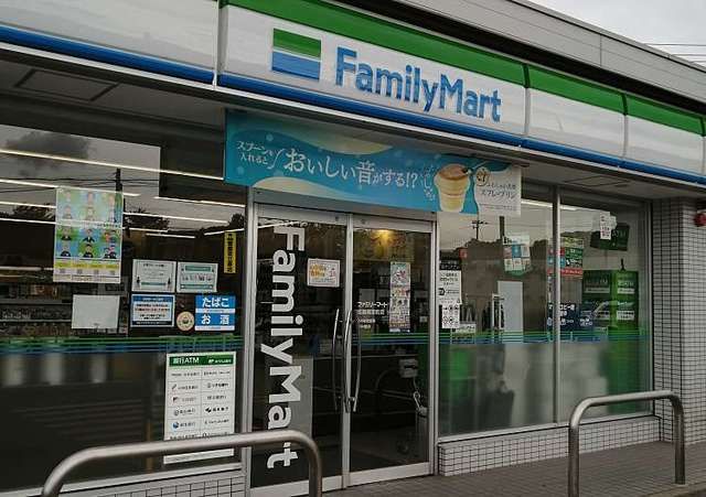 近くのファミリーマートまで600m(徒歩8分)