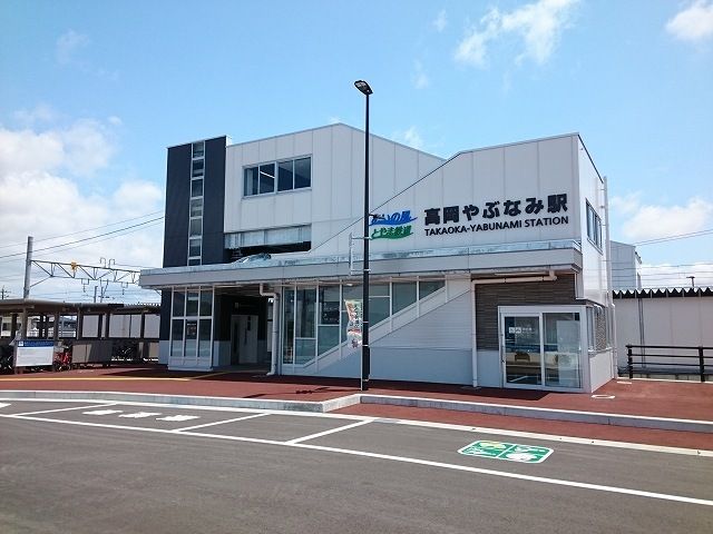 近くの高岡やぶなみ駅まで630m（徒歩8分）