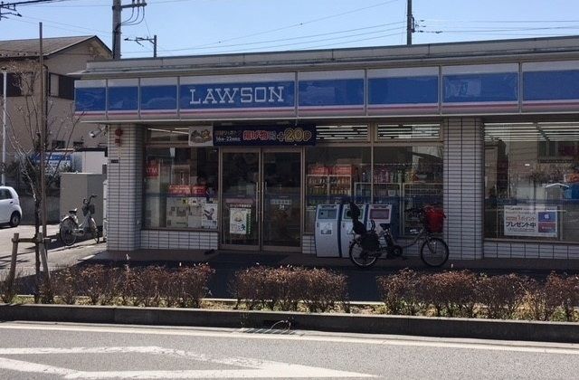 近くのローソンまで240m（徒歩3分）