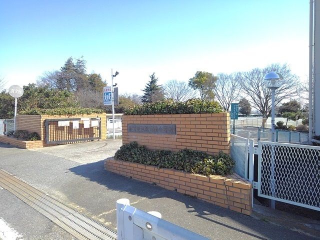 近くの市立金古南小学校まで400m(徒歩5分)