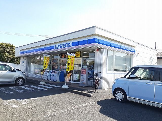近くのローソン三股町稗田東店まで500m（徒歩7分）