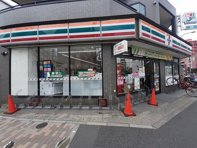 近くのセブンイレブンまで272m（徒歩4分）