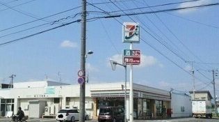 近くのコンビニまで700m（徒歩9分）