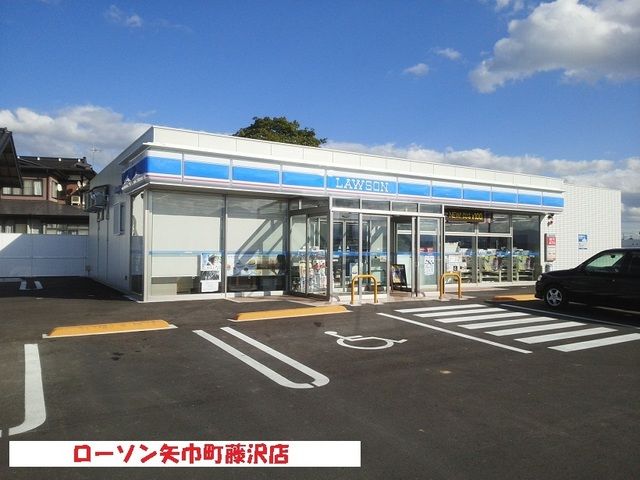 近くのコンビニまで550m（徒歩7分）