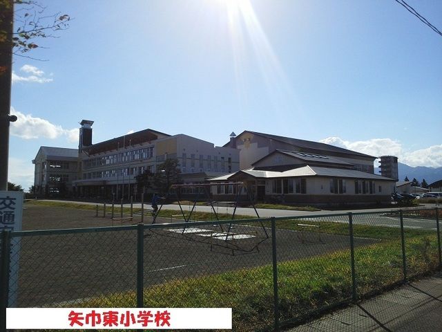 近くの小学校まで1,300m（徒歩17分）
