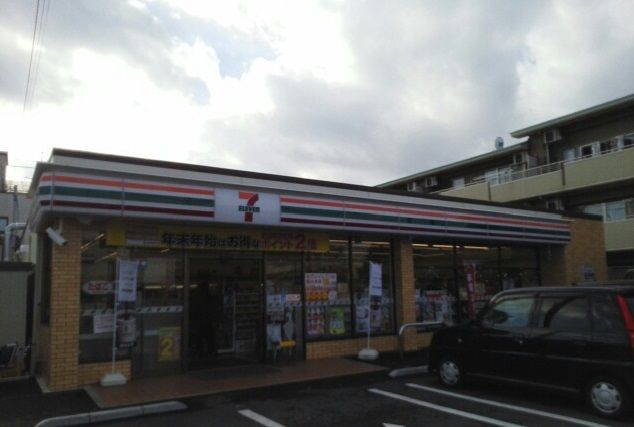 近くのセブンイレブンまで40m（徒歩1分）