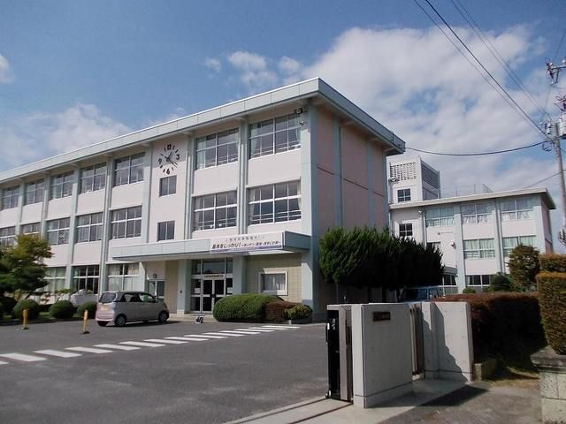 近くの田原小学校まで800m（徒歩10分）