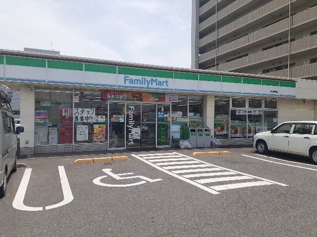 近くのファミリーマート福山卸町店まで600m（徒歩8分）